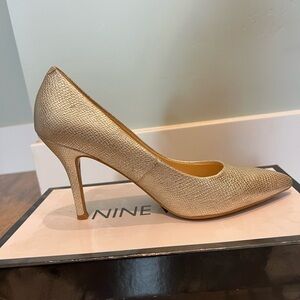 Nine West Gold Metallic Gold Heels Pumps Leather 7